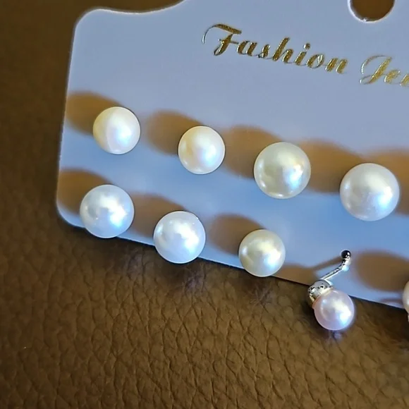 3/$30 VTG Pearlesque Single Post and Dangle Earrings - Picture 2 of 3